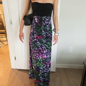 Super comfortable and stretchy maxi dress.